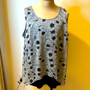 Tansy blouse floral pattern gray, black & little blue sleeveless 2x PTP 26.5”